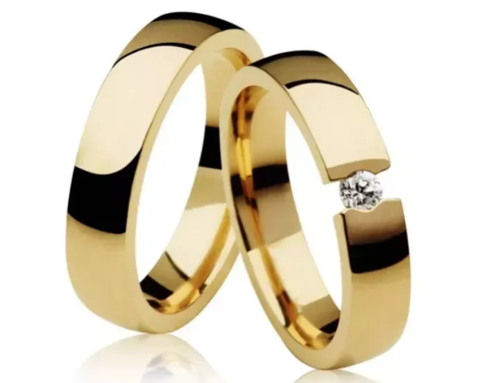 Par de Aliança Casamento de Ouro 18k com Diamante de 10 Pontos