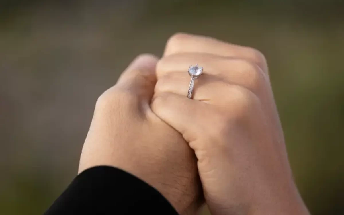 Alianças de ouro 18k com diamantes: o modelo ideal para casais modernos