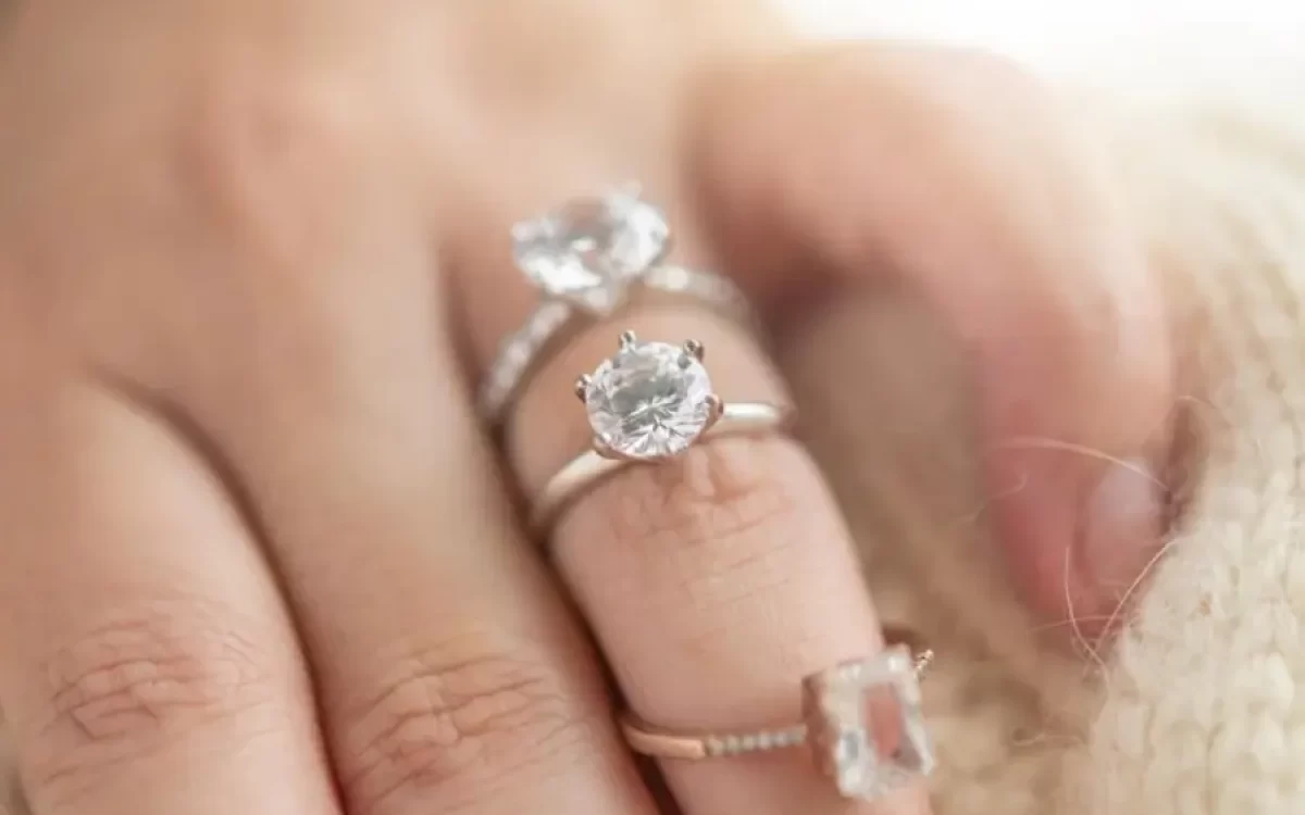 Anéis de zircônia: preço, manutenção, modelos, vale a pena?